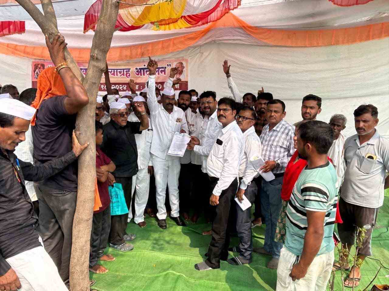 अल्लीपूरकरांच्या सामूहिक संघर्षाला अखेर यश  अल्लीपूरकरांनी दाखवून दिले... एकजुटीने लढा दिला तर मागणी पूर्ण होते!' - सचिन पारसडे  जिल्हाकार्याध्यक्ष राष्ट्रवादी युवक काँग्रेस पक्ष - शरदचंद्र पवार